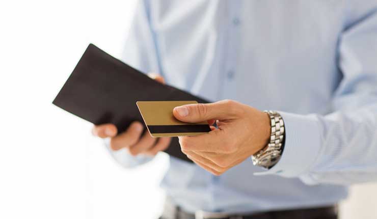 クレジットカードの支払いを3カ月連続で遅延したらどうなる?払えない時の対処法は?